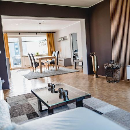 Me Homes - Grosse Moderne Designer-Wohnung Fuer Urlaub Und Business - Mit Kueche, Buero, Balkon Und 2 Parkplaetzen Bayreuth Ngoại thất bức ảnh