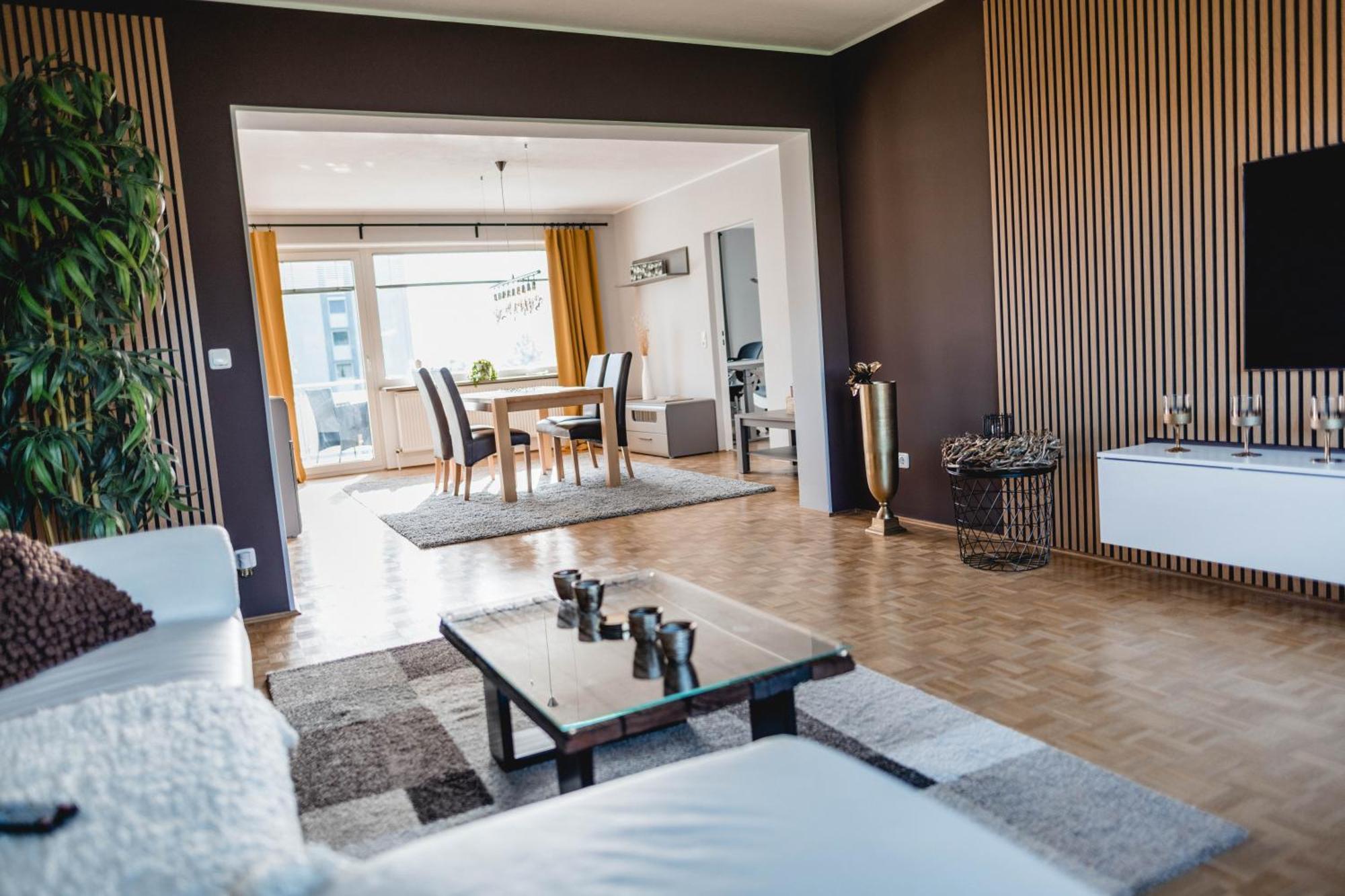Me Homes - Grosse Moderne Designer-Wohnung Fuer Urlaub Und Business - Mit Kueche, Buero, Balkon Und 2 Parkplaetzen Bayreuth Ngoại thất bức ảnh